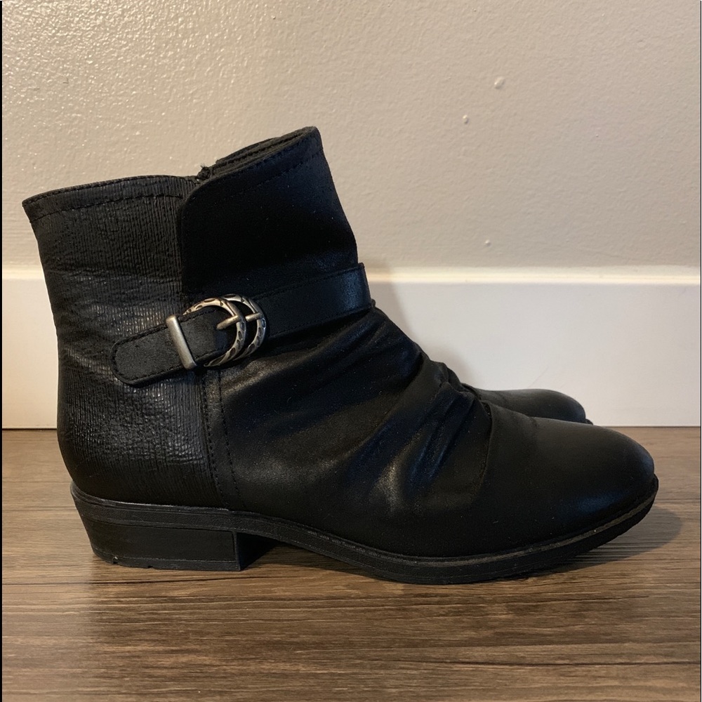 Baretraps Ysidora Flat Comfort Ankle Boot